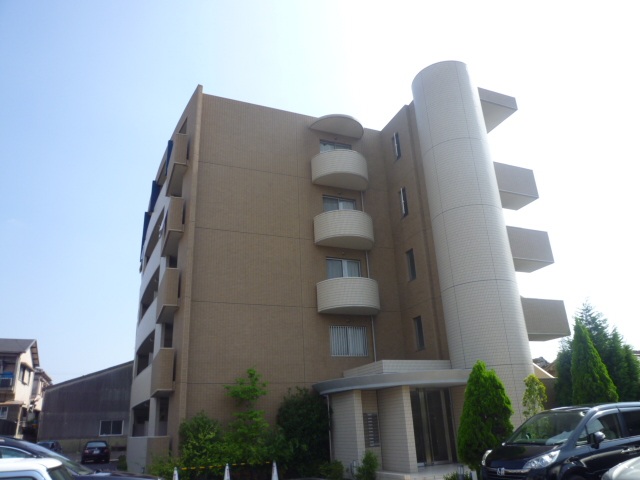 東大阪市弥生町のマンションの建物外観