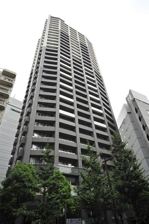 FIRST REAL TOWER SHINJUKUの建物外観