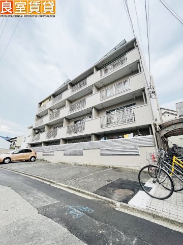 名古屋市昭和区山脇町のマンションの建物外観