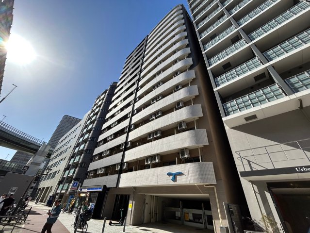 【SERENiTE本町refletの建物外観】