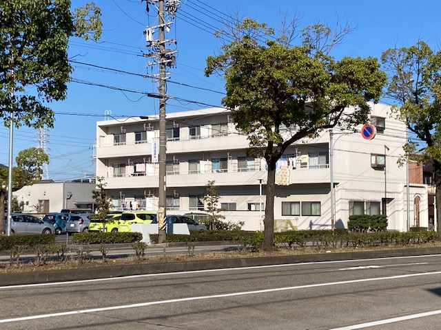 【名古屋市中川区小碓通のマンションの建物外観】