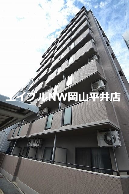 【岡山市中区小橋町のマンションの建物外観】