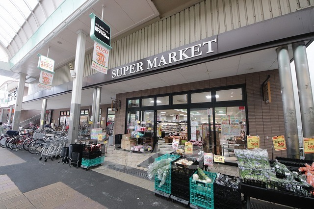 【東大阪市横小路町のマンションのスーパー】