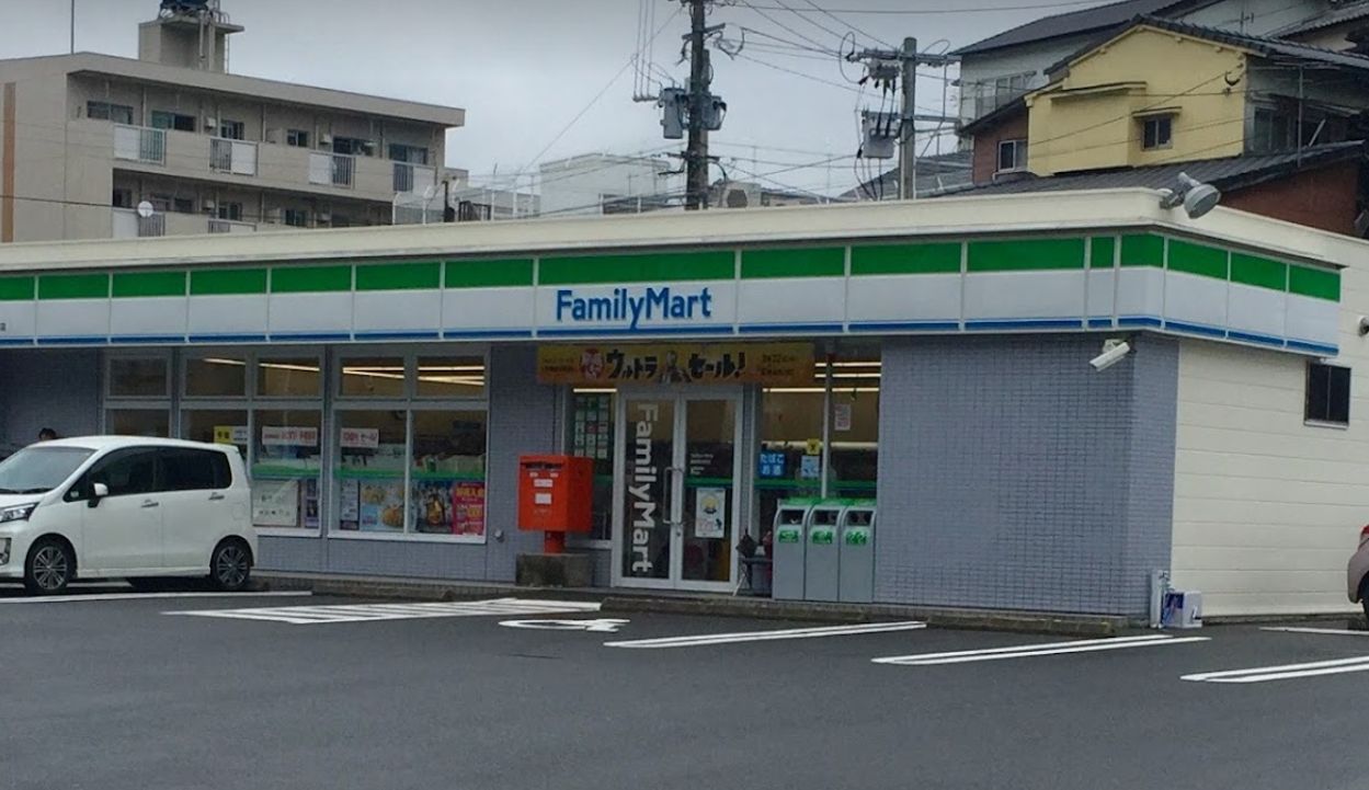 【ピアプレッツァ西町のコンビニ】