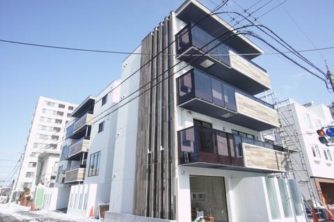 【札幌市中央区南十六条西のマンションの建物外観】