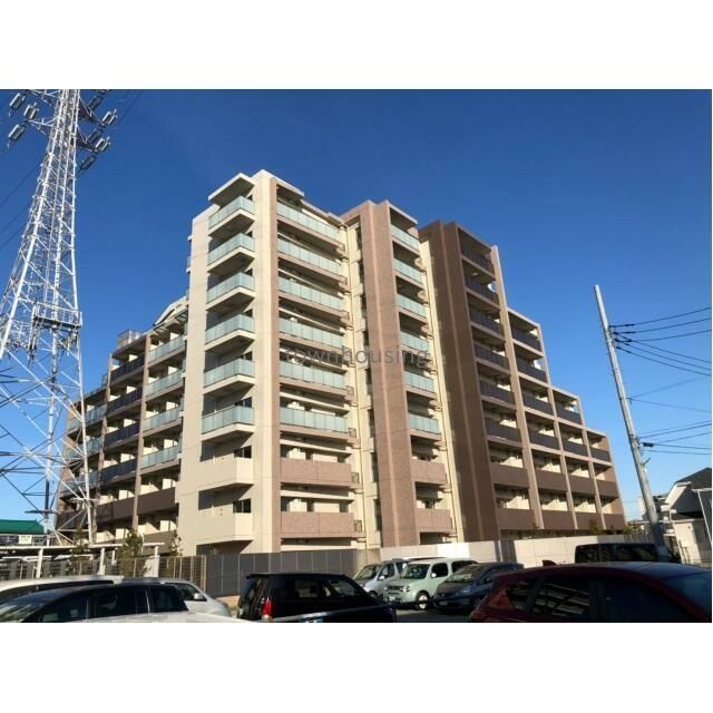 足立区西新井本町のマンションの建物外観