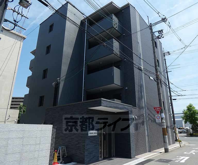 京都市南区西九条菅田町のマンションの建物外観