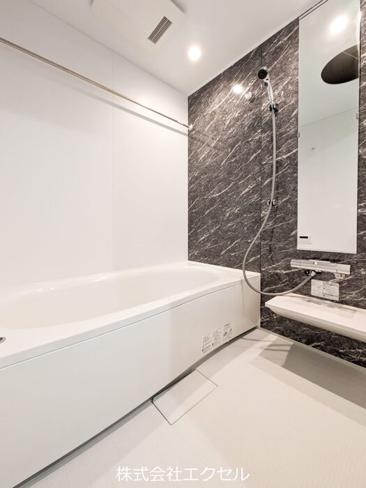 バス・シャワールーム　浴室乾燥機付き。