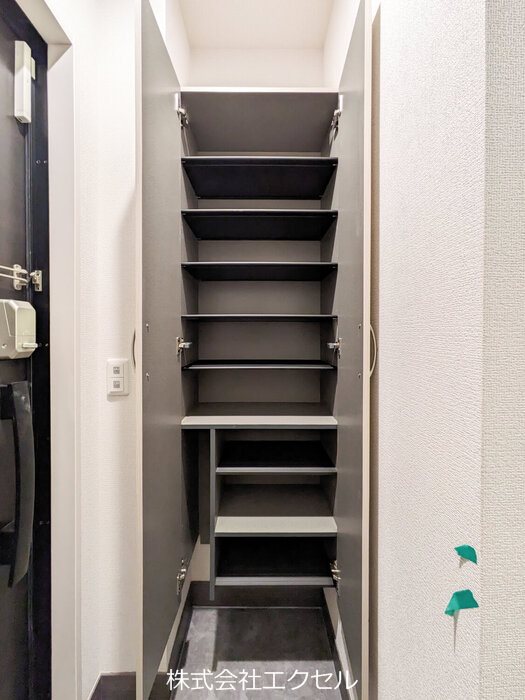 玄関　シューズボックス完備の玄関です。