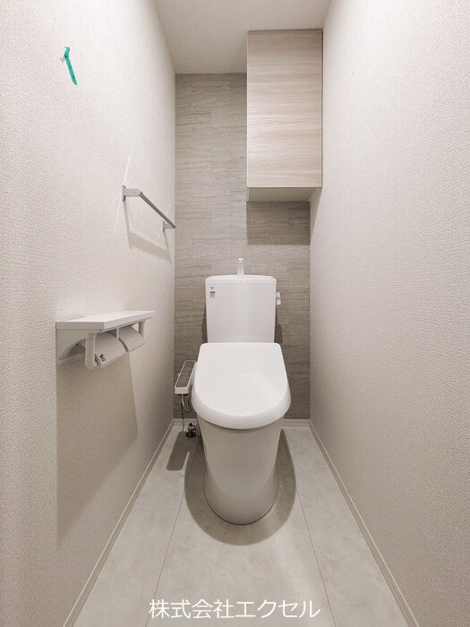 トイレ　温水洗浄便座です。