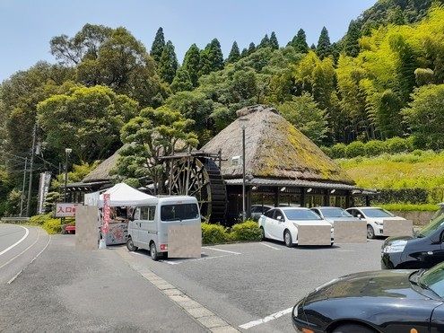 【霧島市溝辺町麓のアパートの飲食店】