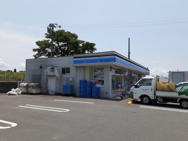 【霧島市溝辺町麓のアパートのコンビニ】