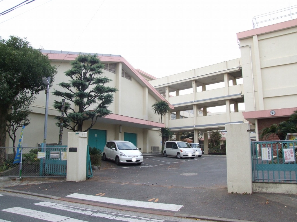 【北九州市小倉南区守恒本町のマンションの小学校】