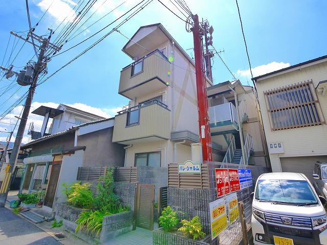 奈良市南半田西町のマンションの建物外観