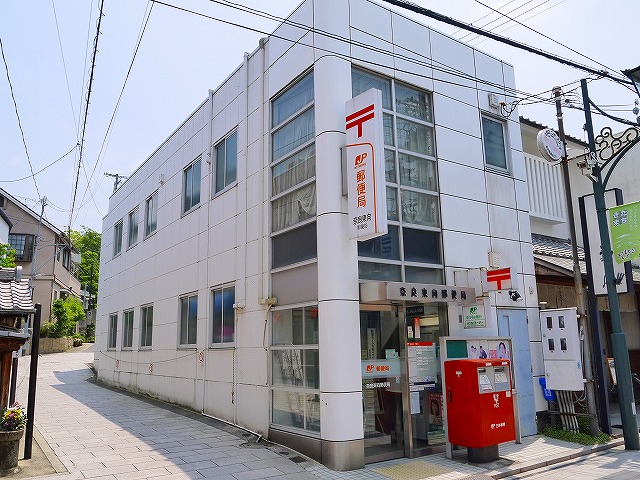 【奈良市南半田西町のマンションの郵便局】