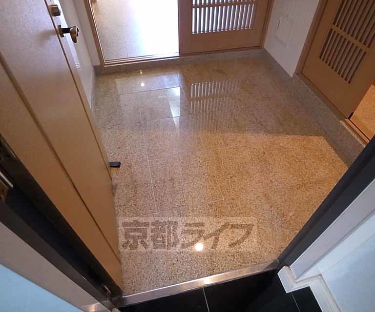 【京都市下京区和泉屋町のマンションの玄関】