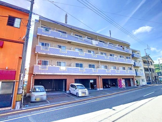 建物外観　現況が相違する場合は現況を優先致します。