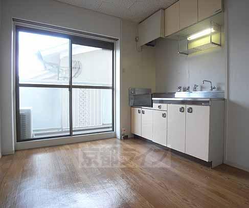 居室・リビング　南向きでお部屋も明るいですね