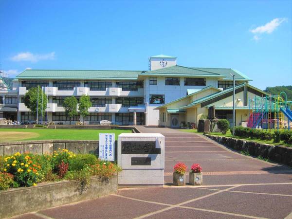 小学校　伊佐小学校（小学校）まで500m