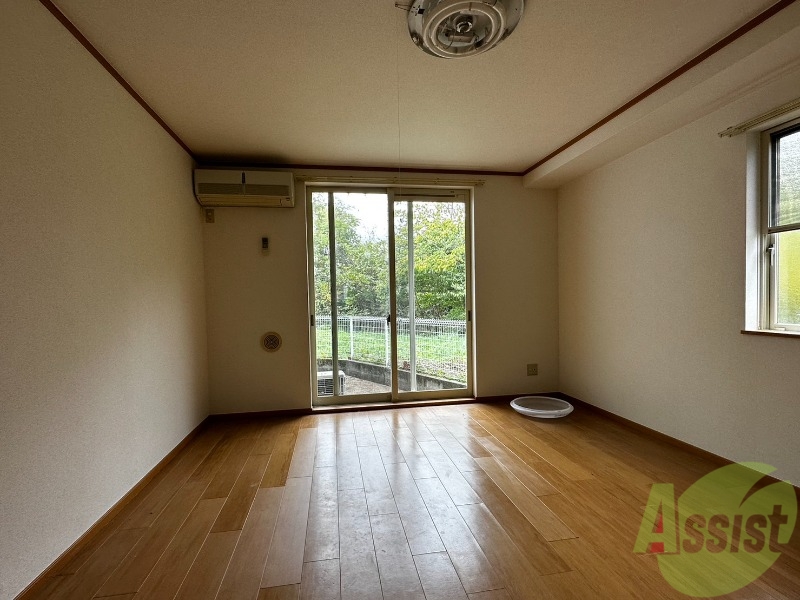 居室・リビング　陽当たりが良く、広々として過ごしやすそうです。