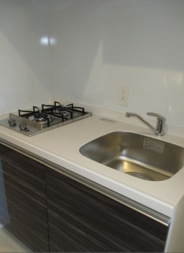 キッチン　階数によりフロアやクロスの色が異なります。