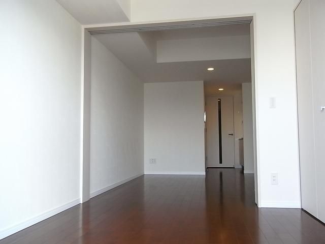 居室・リビング　明るい居住スペース