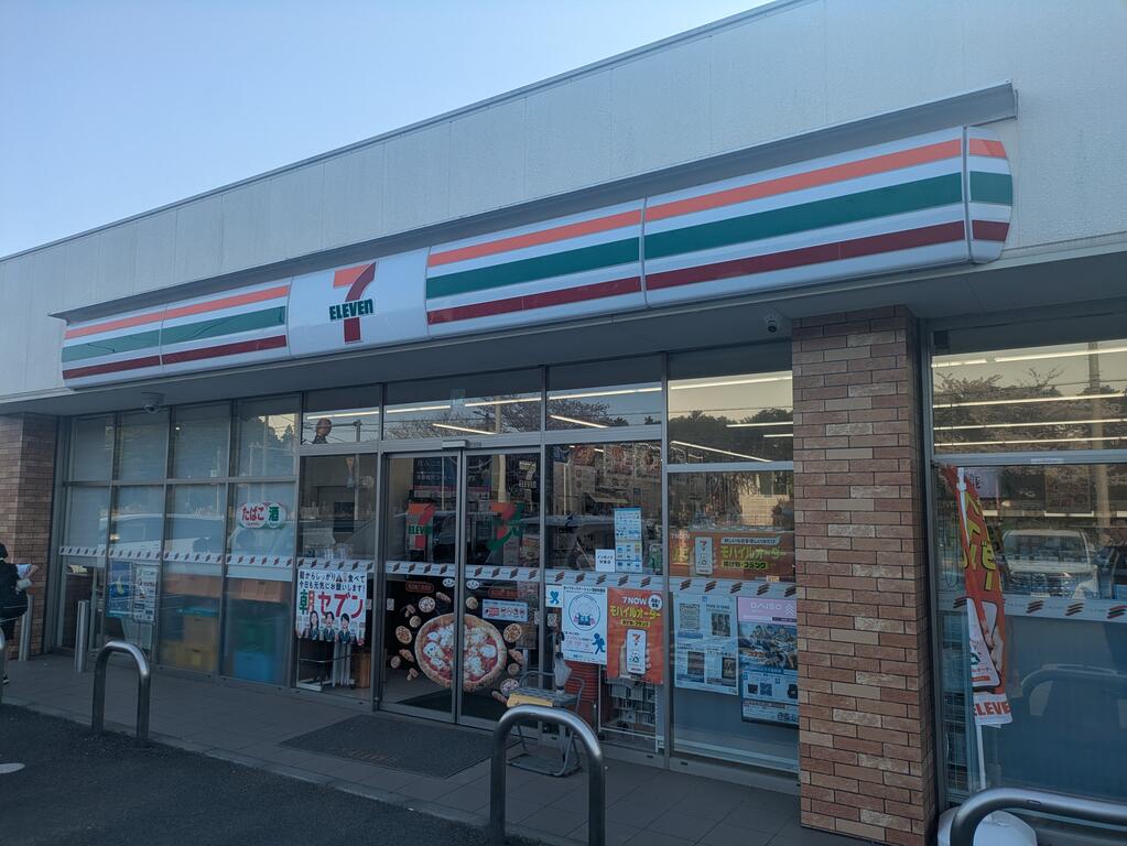 コンビニ　セブンイレブン成田本三里塚店（コンビニ）まで475m