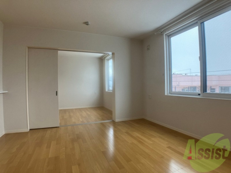 居室・リビング　広くてキレイなお部屋が広がっていて、充実した生活が送れそう。