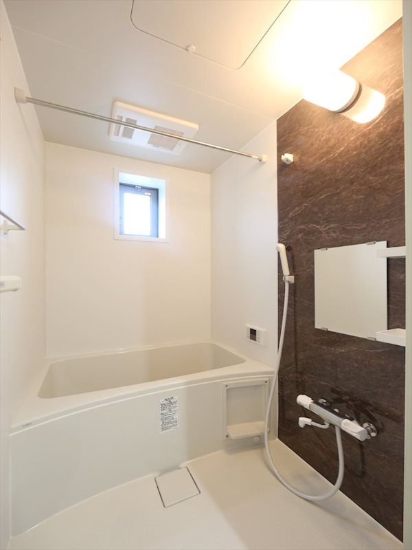 バス・シャワールーム　浴室暖房乾燥機付　追い焚き機能付お風呂