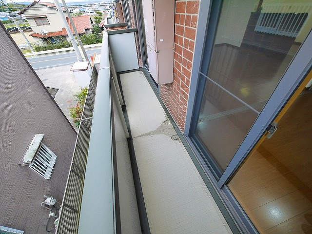 バルコニー　暖かな日差しのふりそそぐバルコニー