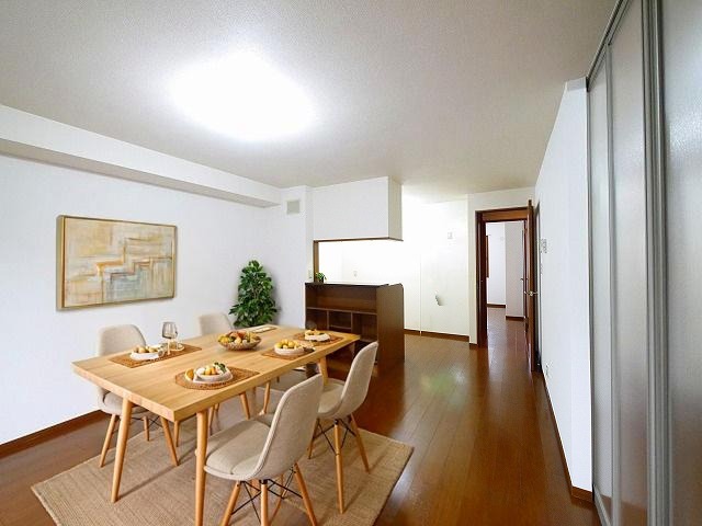 居室・リビング　CGで家具等を配置したもので家具等は含まれません