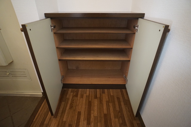 玄関　下駄箱付なので、玄関はいつでもスッキリ片付きますね☆