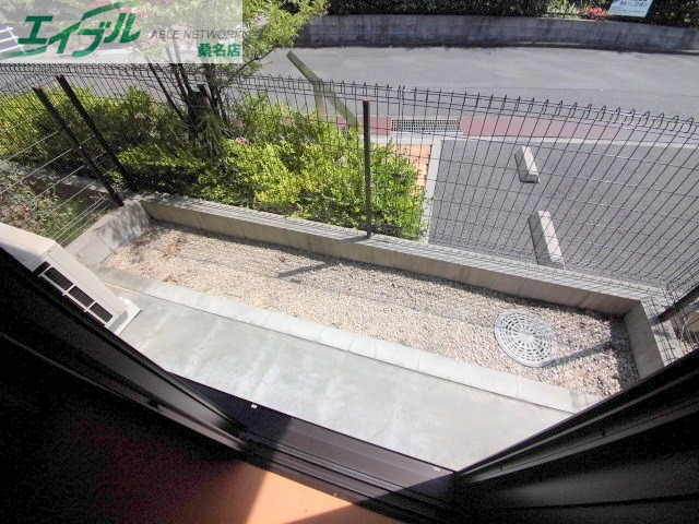 バルコニー　同型別部屋の写真になります。