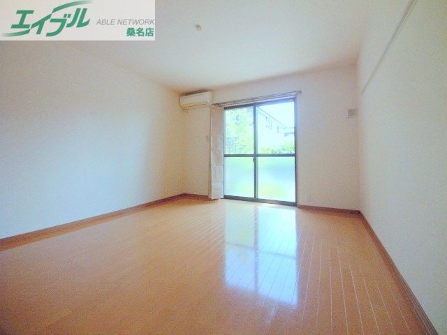 居室・リビング　同型別部屋の写真になります。