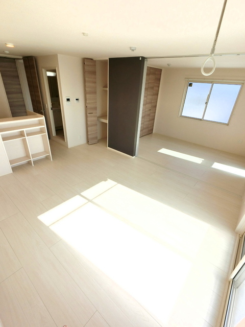 居室・リビング　リビングから洋室