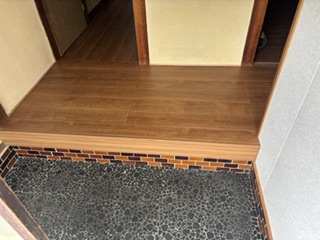 草江4丁目貸家の玄関写真