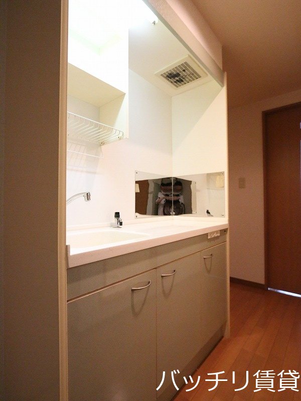 キッチン　同型タイプの為現状を優先致します。