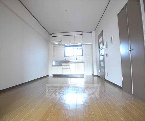 居室・リビング　収納もございます