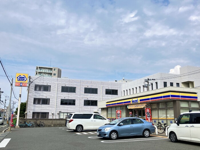 居室・リビング　ミニストップ博多板付4丁目店（363m）