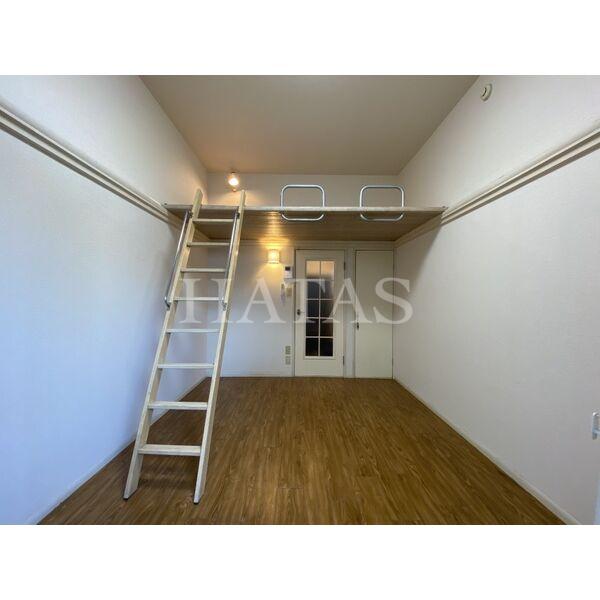 居室・リビング　同物件別部屋です