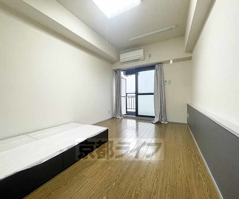 居室・リビング　落ち着いた雰囲気のお部屋です