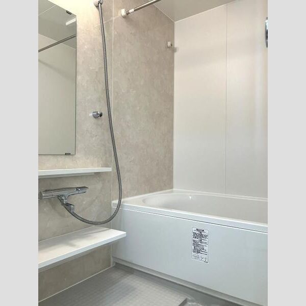 バス・シャワールーム　※写真は同じマンションの違う部屋のものになります。