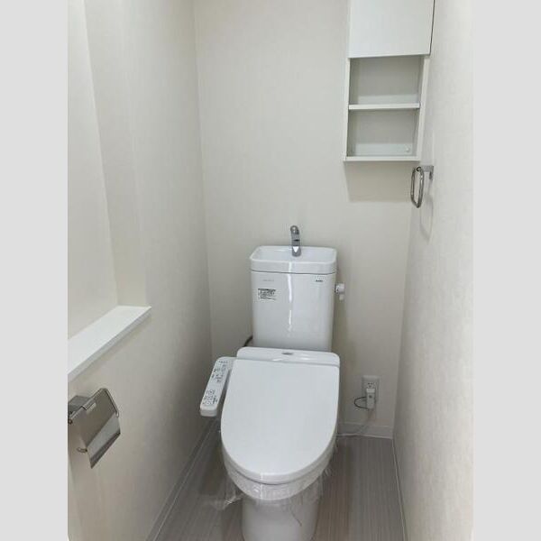 トイレ　※写真は同じマンションの違う部屋のものになります。