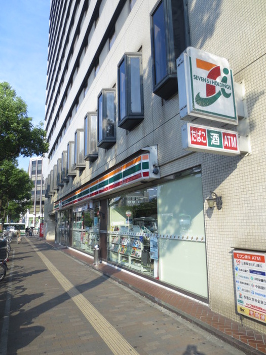 コンビニ　セブンイレブン（コンビニ）まで390m