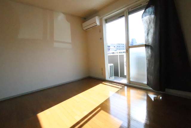 居室・リビング　明るいお部屋です♪