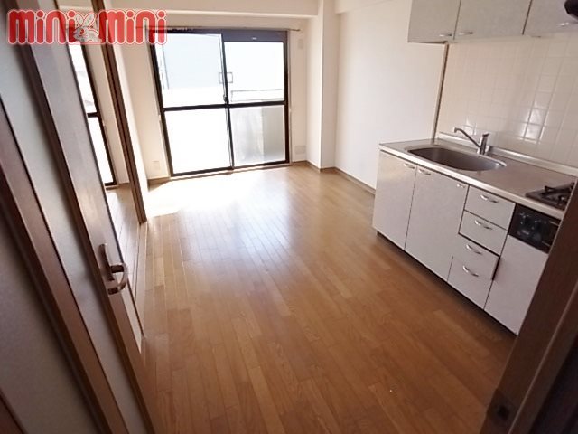 居室・リビング　南向きのリビングです