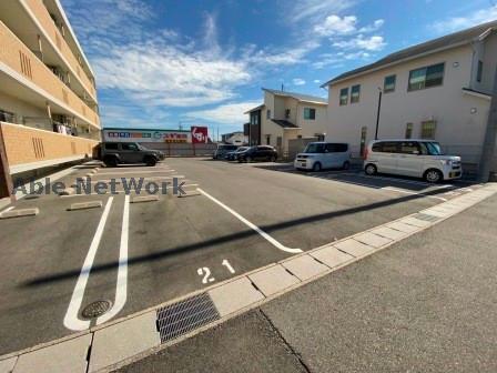 駐車場　駐車場