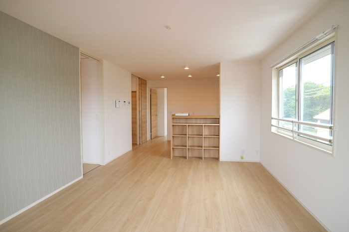 居室・リビング　2面採光で明るい15帖のリビング♪