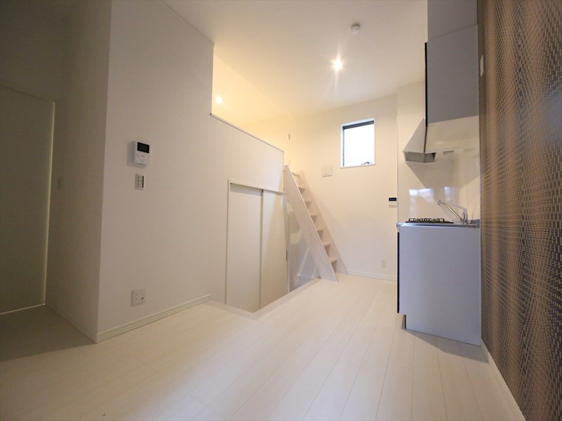 居室・リビング　ＬＤＫ8帖　洋室3.8帖　ロフト3.8帖　エアコン完備