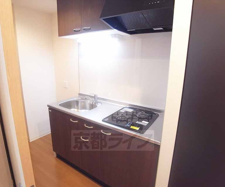 キッチン　２口ガスコンロ付きのシステムキッチンです。